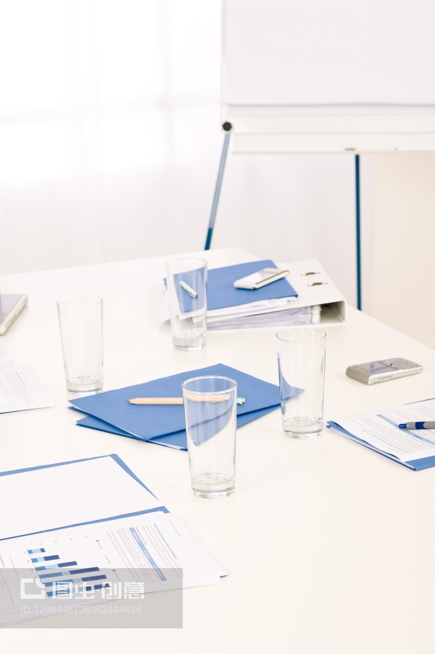 商務(wù)會(huì)議前 桌上辦公用品的精細(xì)準(zhǔn)備與銷(xiāo)售策略